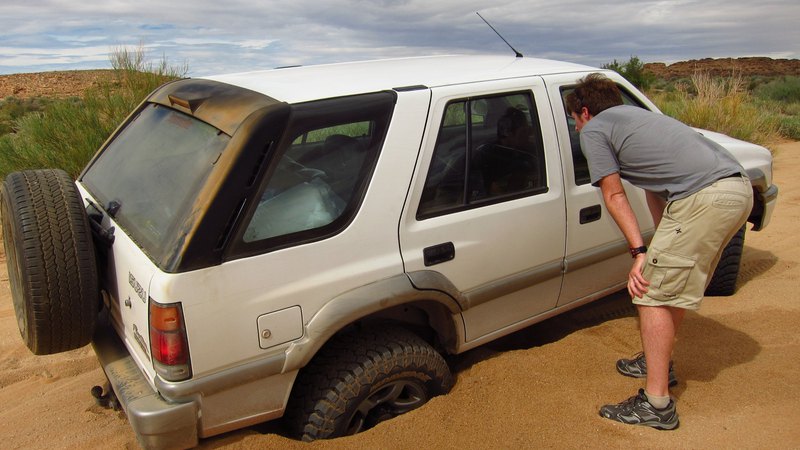 offroad vehicle stuck in sand