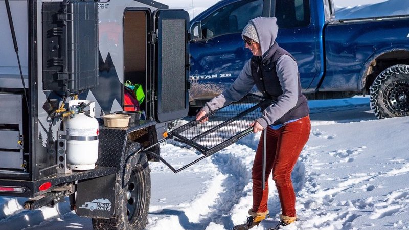 Setting up a tire table on an offroad camper