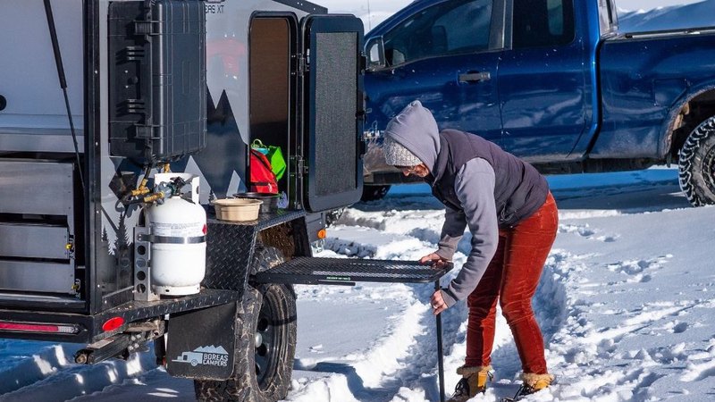 Setting up a tire table on an offroad camper